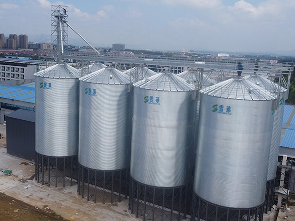 錐底鋼板倉(cāng)安裝完畢